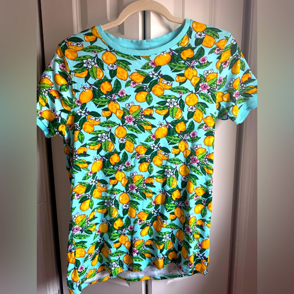 Vera Bradley size M lemon shirt